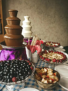 Аренда двух шоколадных фонтанов с белым и черным шоколадом Алматы