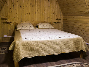 Двухэтажный деревянный домик на 4 человек в курортном комплексе Алтайские Альпы Усть-Каменогорск
